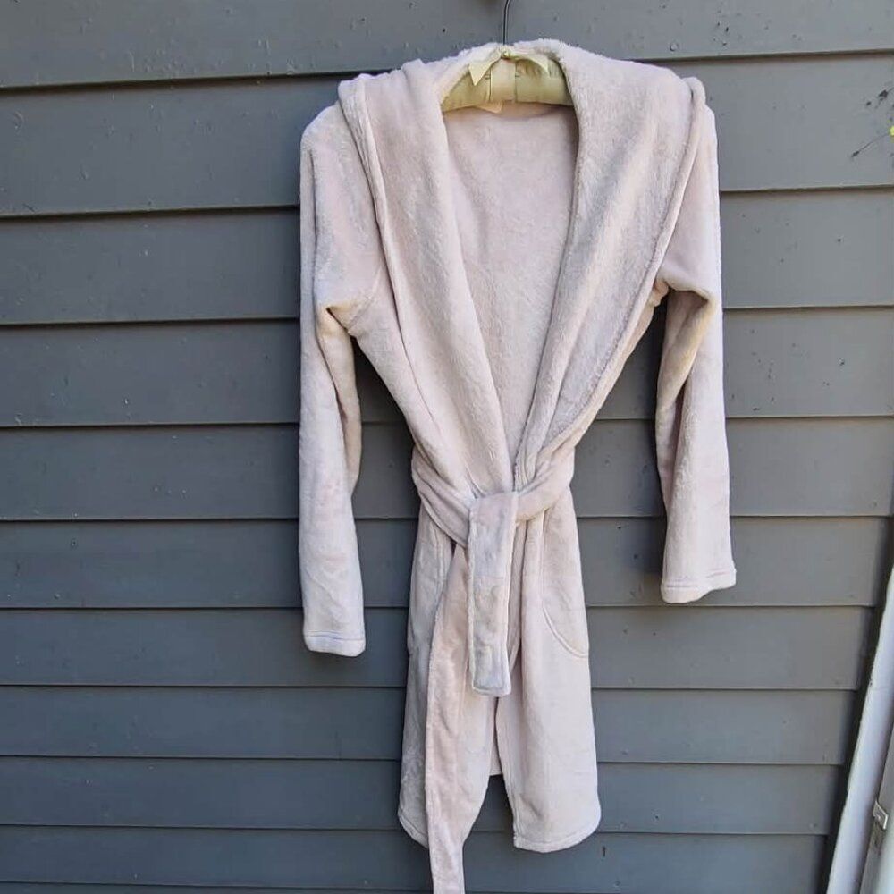 UGG Super Soft Light Pink Robe with tie and Hood size Medium